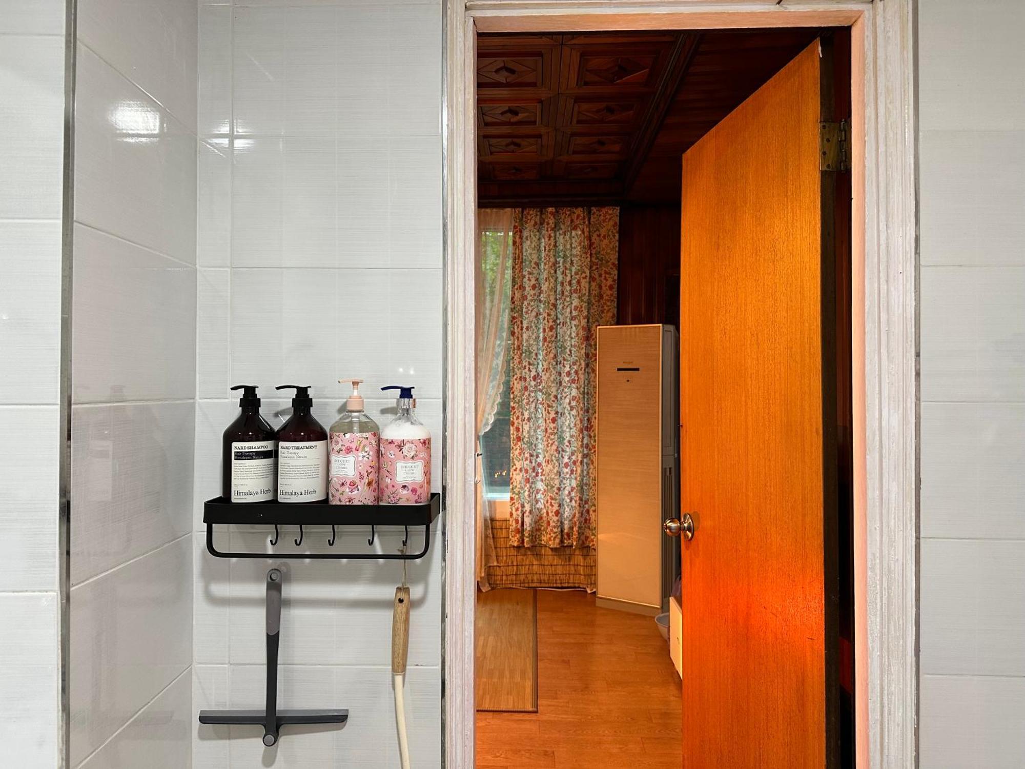 Jeongyi House Apartment