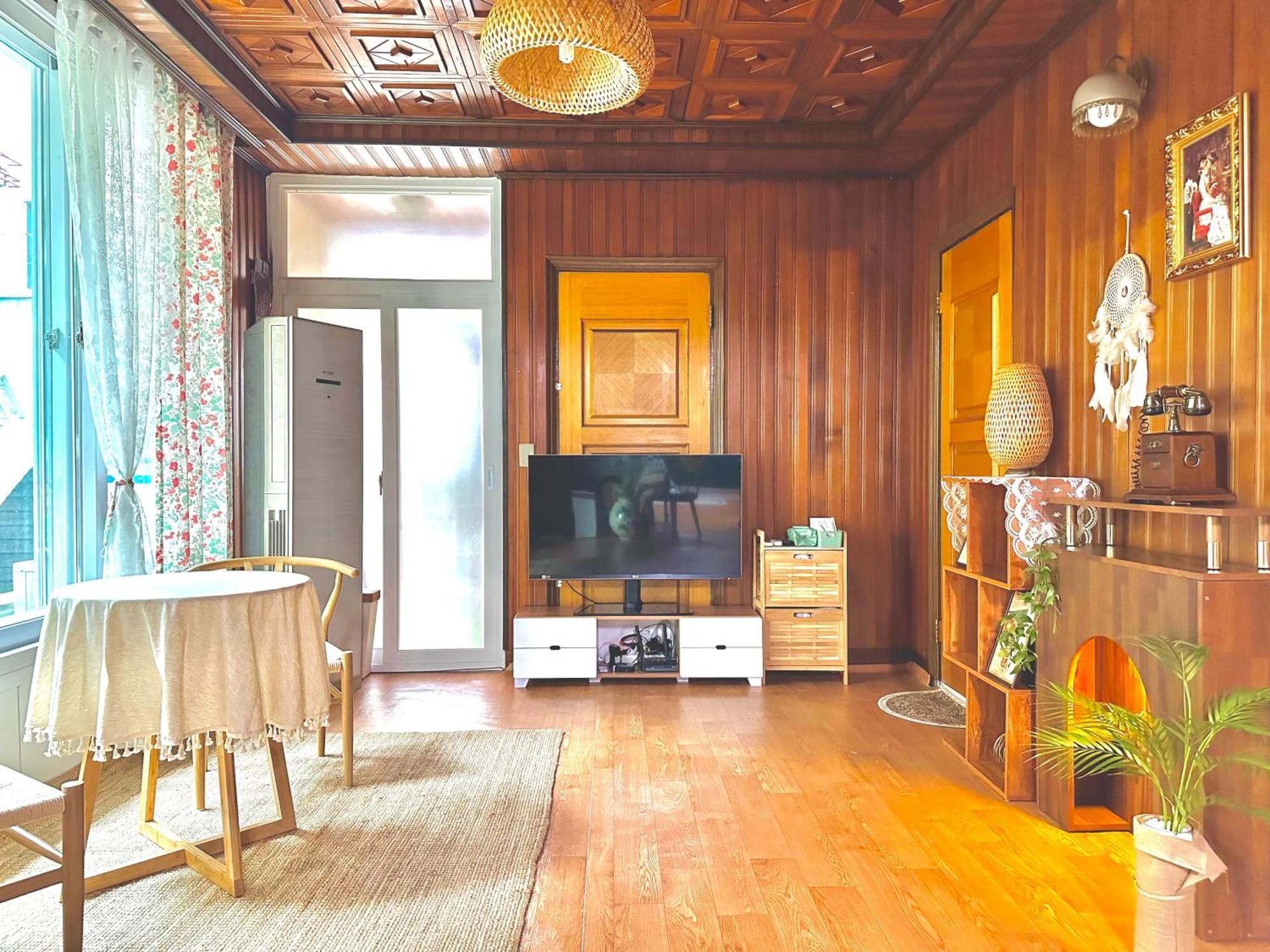 Apartment Jeongyi House