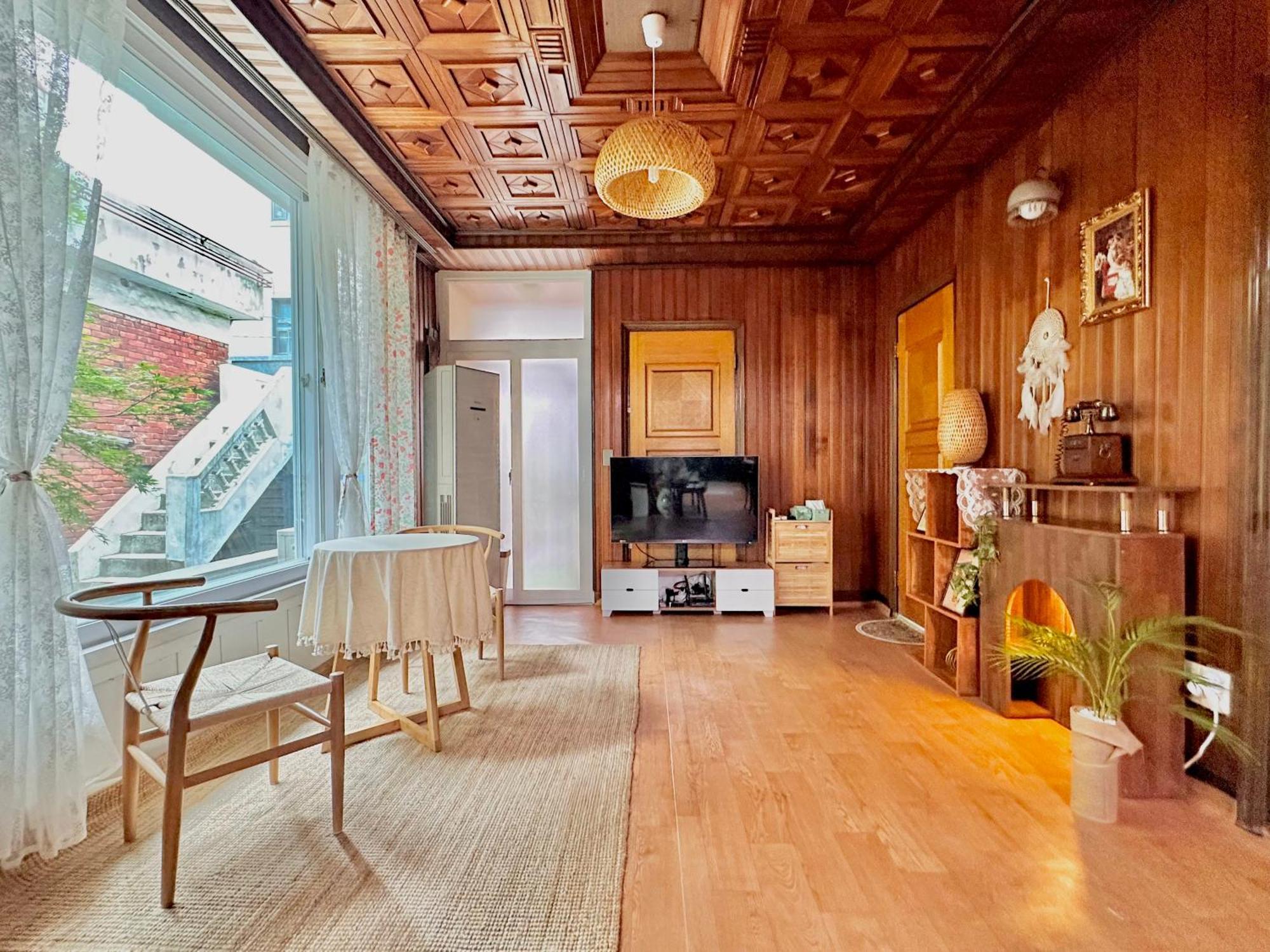 Jeongyi House Apartment *