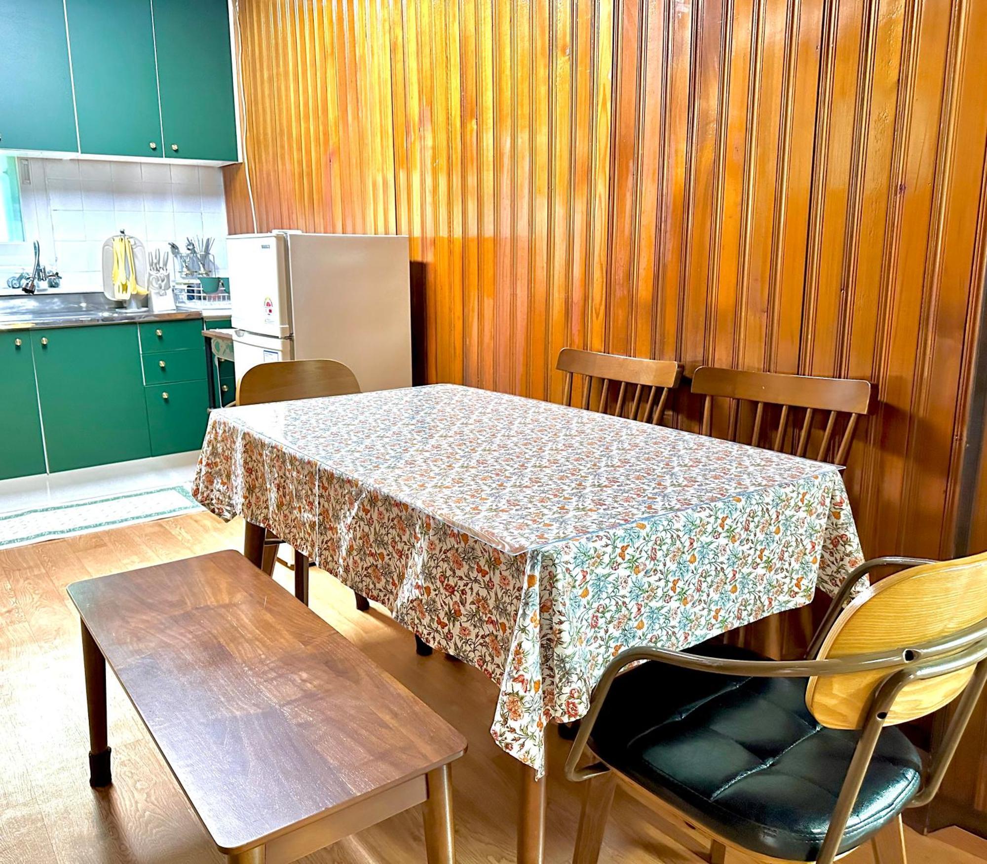 Jeongyi House Apartment *